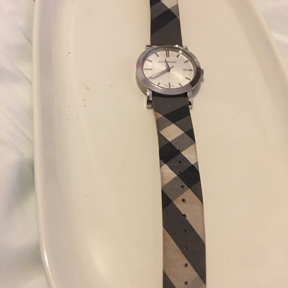 Burberry watch, silver with classic pattern strap - Picture 6 of 7